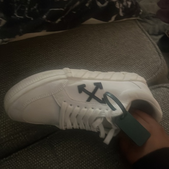Off-white sneakers size 41 , worn once good condition 😊 👍🏽 - Picture 2 of 3